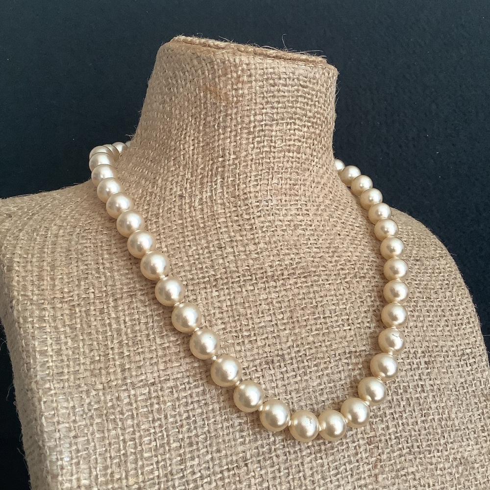 Vintage Kenneth Jay Lane Faux Pearl Necklace. - image 4